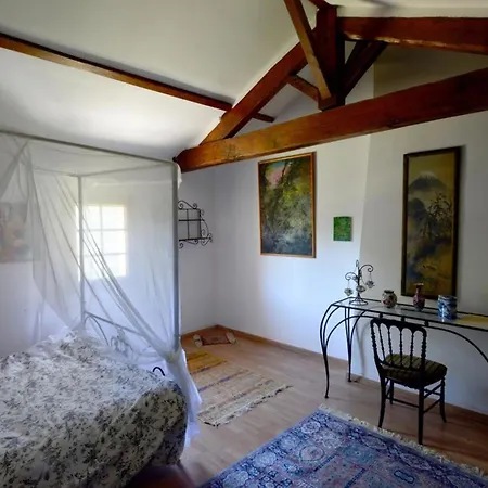 Prázdninový dům Maison Rustique Pres De Avec Piscine