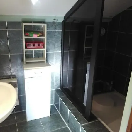 Prázdninový dům Maison Rustique Pres De Avec Piscine *