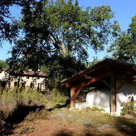 Prázdninový dům Maison Rustique Pres De Avec Piscine